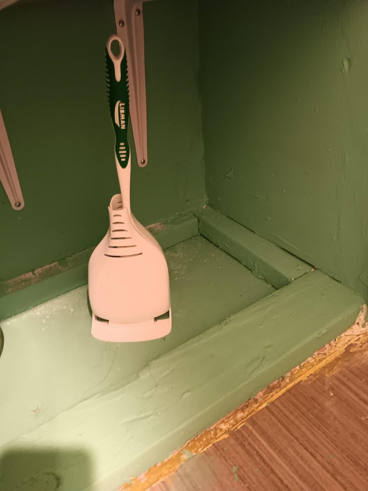 Good brush, but caddy is flimsy