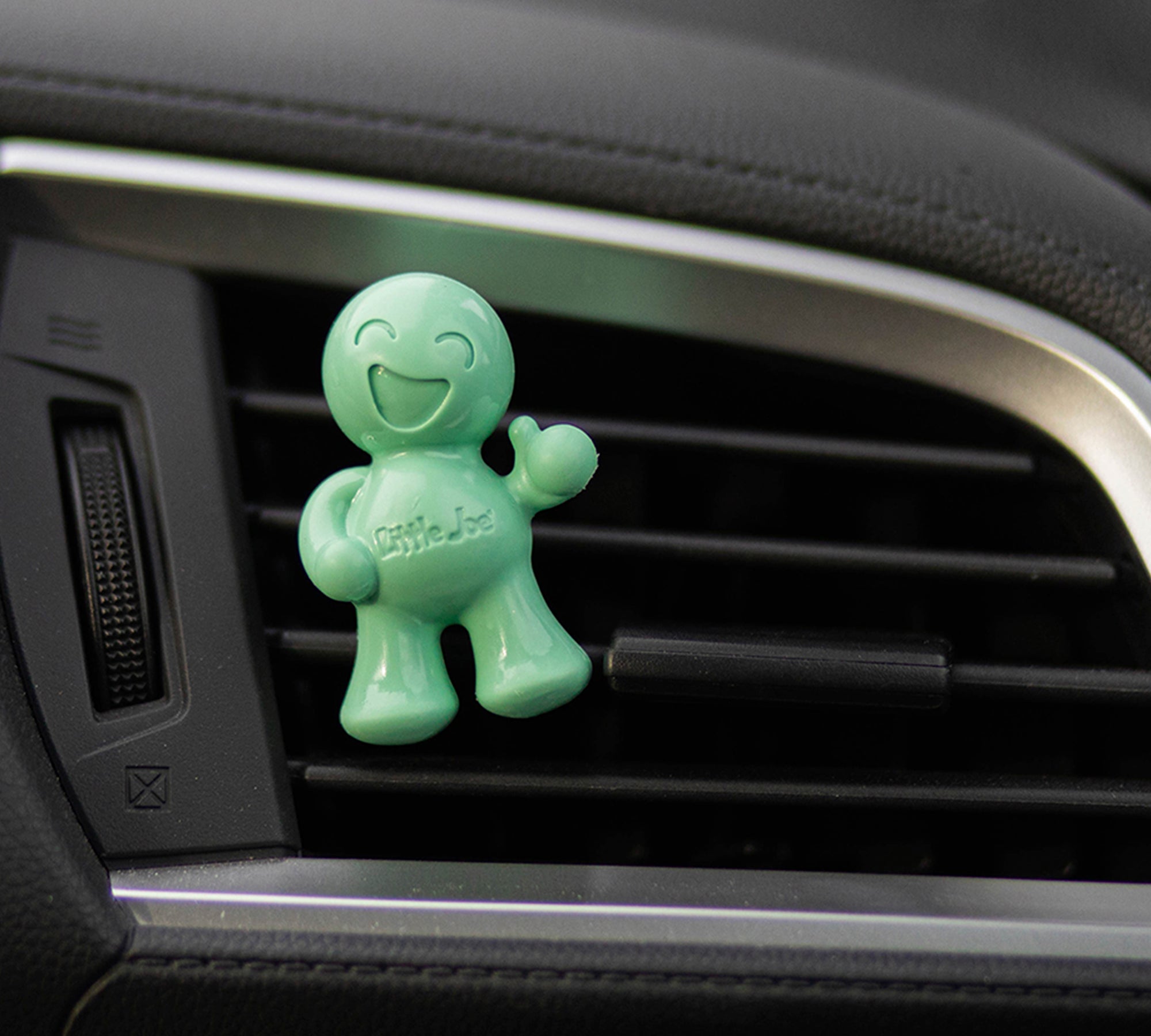 little-joe-air-freshener-fresh-mint-scent-compact-vent-clip-for-cars image 4