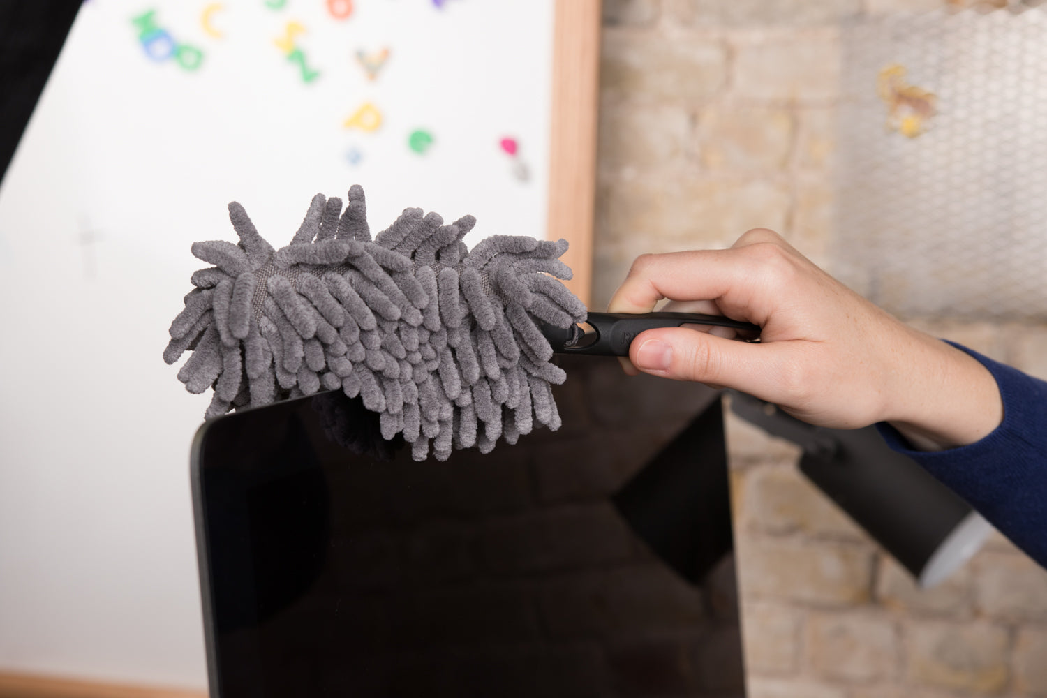 microfiber-wholesale-mini-chenille-microfiber-duster-the-maids image 3